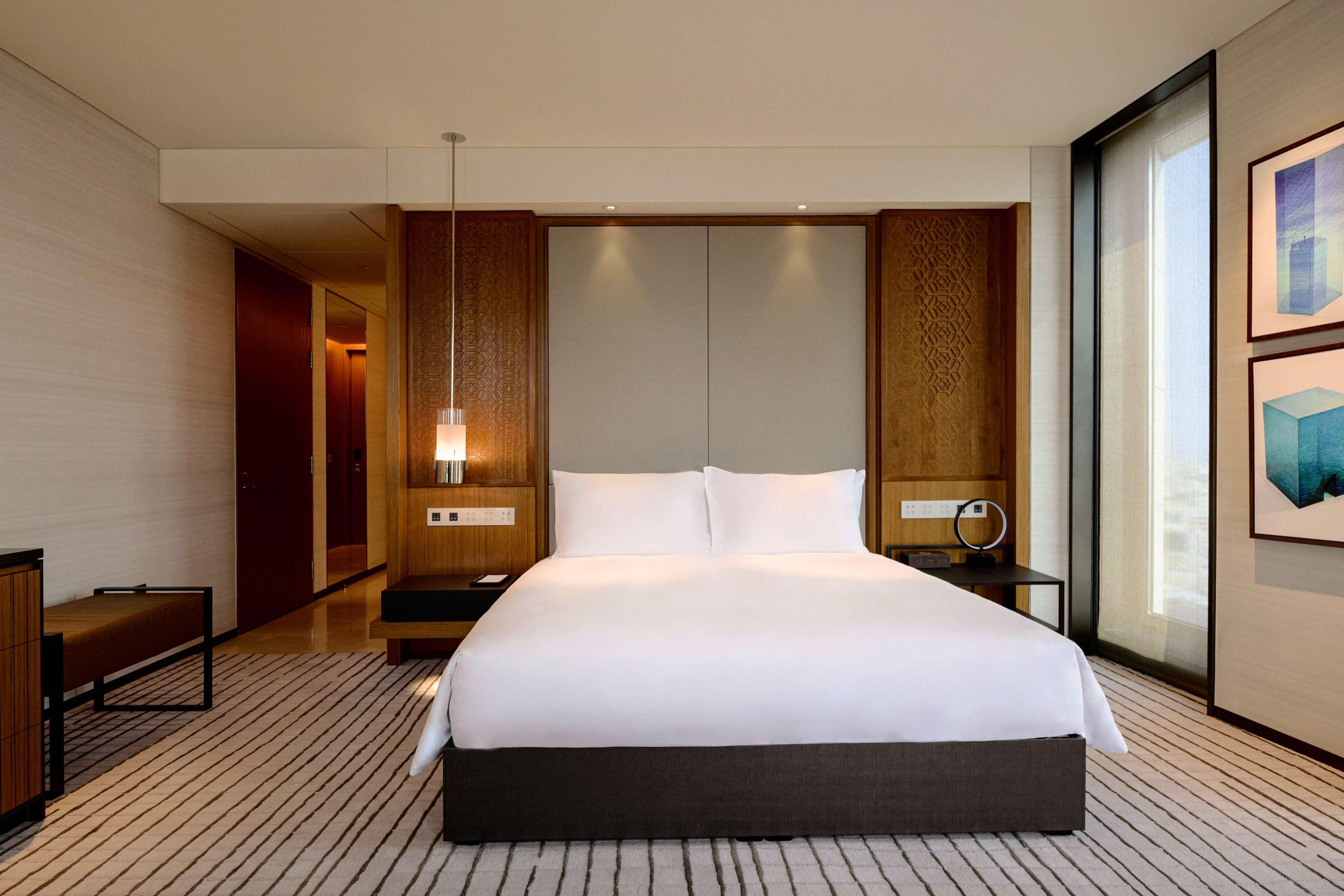 מלון Park Hyatt דוחה מראה חיצוני תמונה A bedroom at the hotel