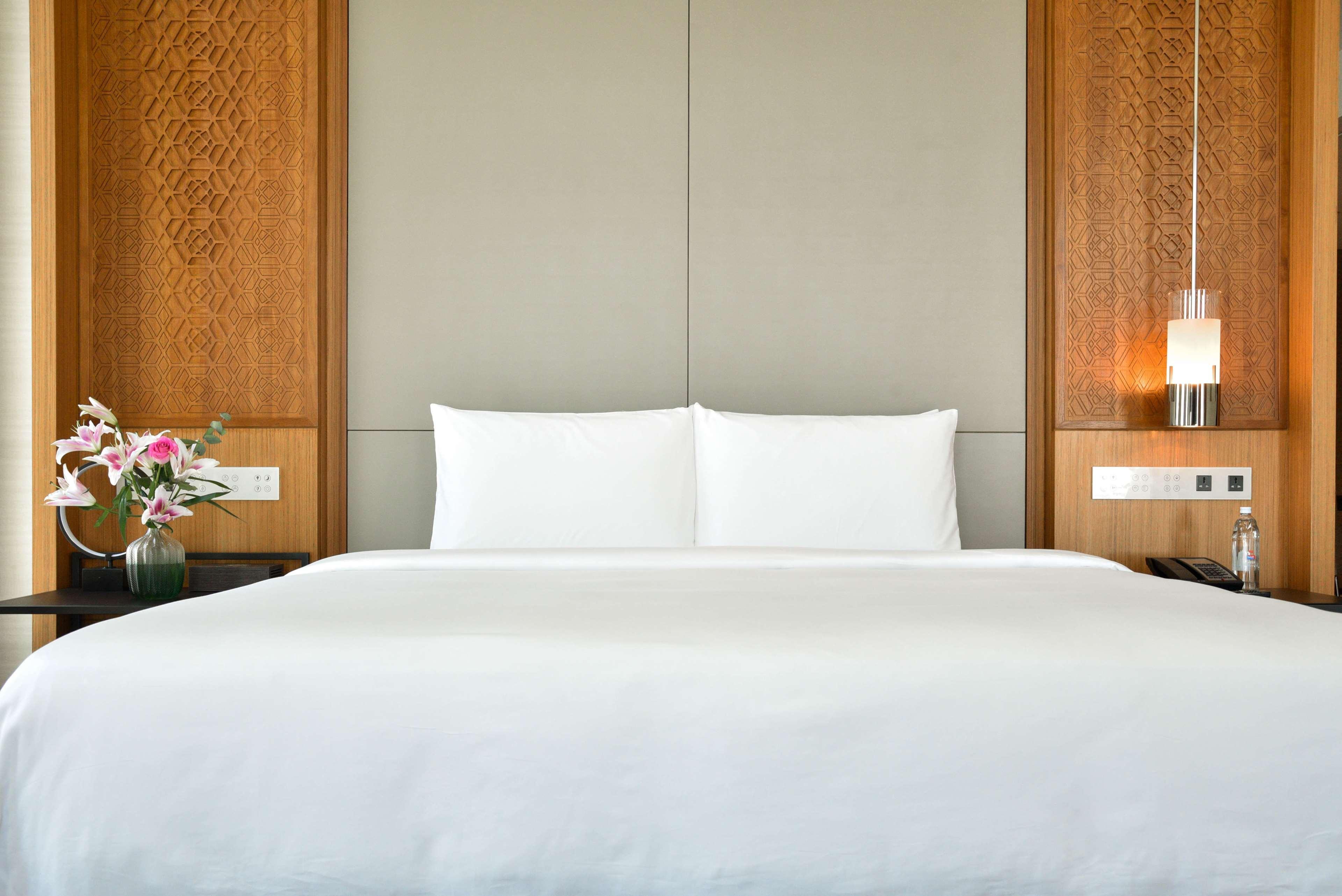 מלון Park Hyatt דוחה מראה חיצוני תמונה A bed