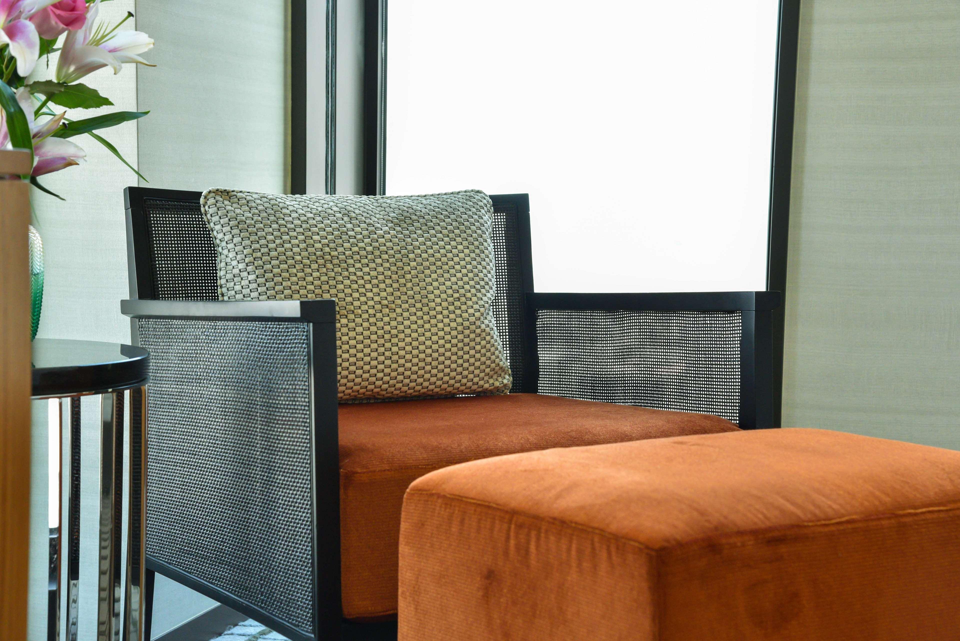 מלון Park Hyatt דוחה מראה חיצוני תמונה A chair with a cushion