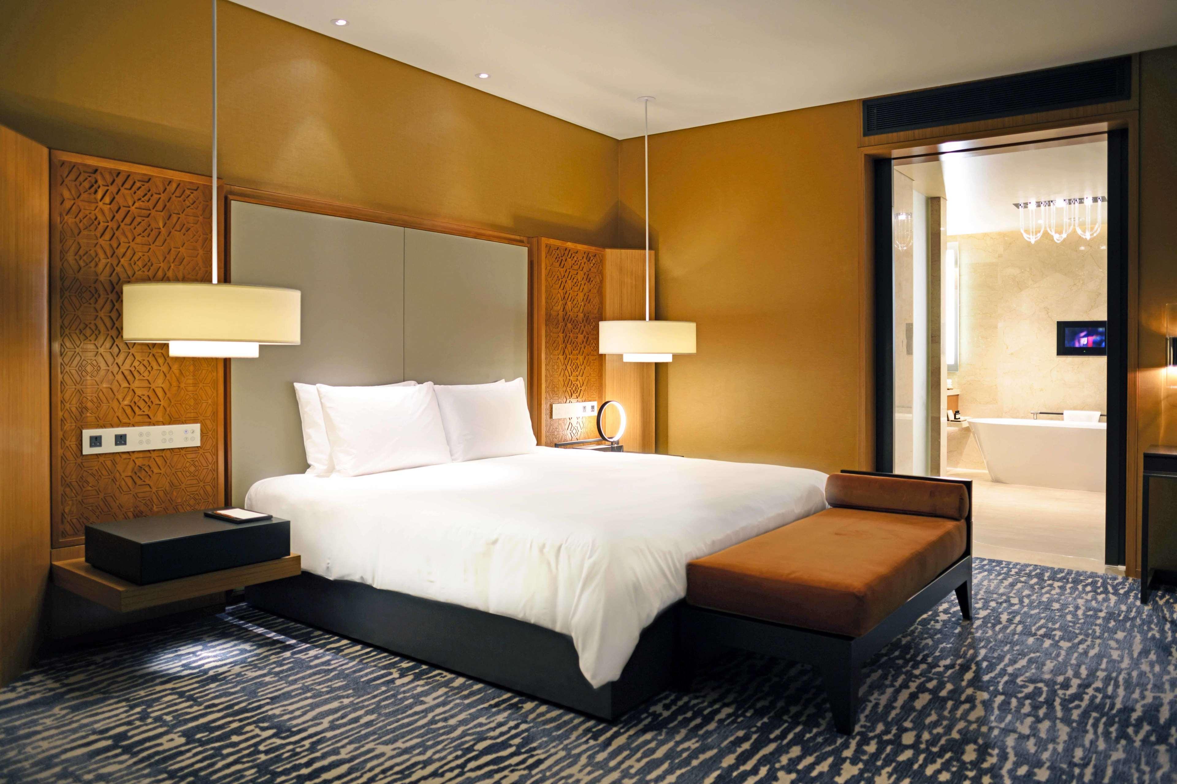 מלון Park Hyatt דוחה מראה חיצוני תמונה A bedroom at the hotel