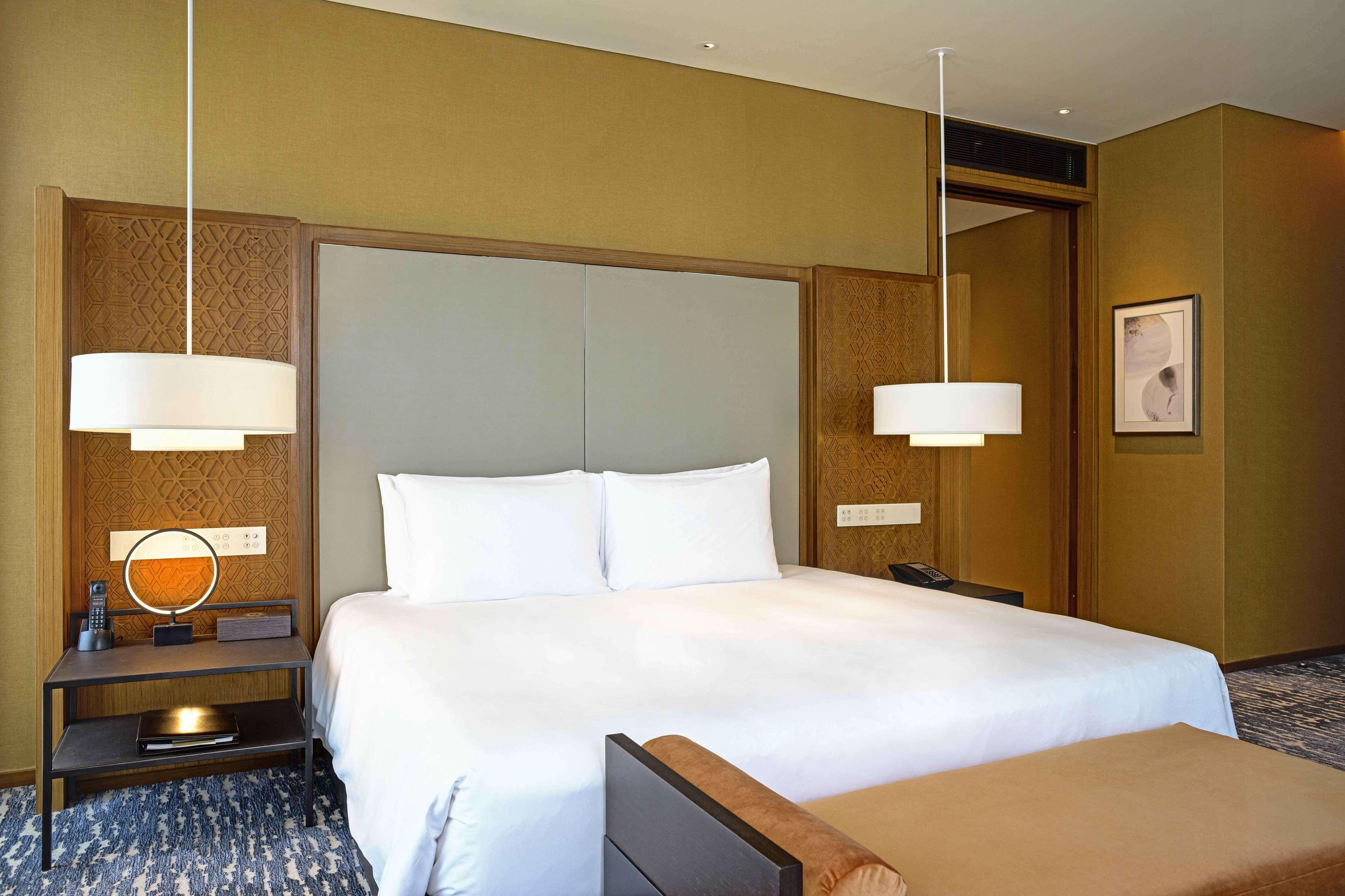 מלון Park Hyatt דוחה מראה חיצוני תמונה A bedroom at the hotel