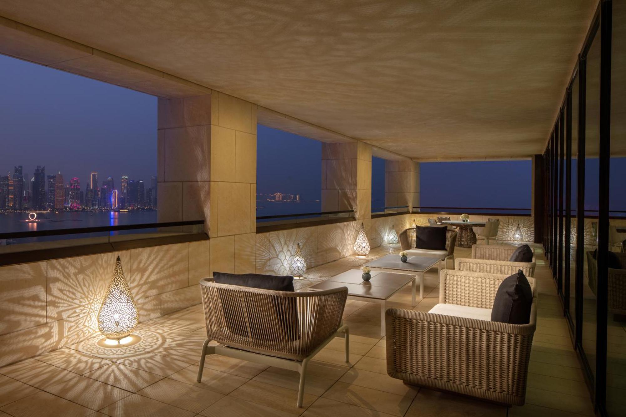 מלון Park Hyatt דוחה מראה חיצוני תמונה The view from the balcony of a suite at the Mandarin Oriental, Shanghai